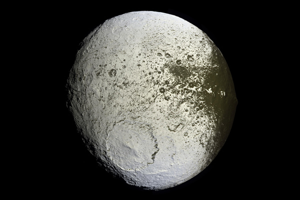 Cassini mosaic of Iapetus